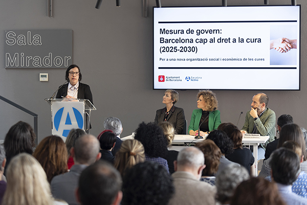 Barcelona inverteix 140M€ en un pla a cinc anys per garantir el dret a les cures